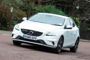 Volvo V40 D2 R-Design (UK) '2016
